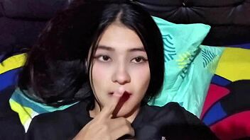 Latina de grandes tetas pillada con el novio de su hermanastra en video llamada casero real