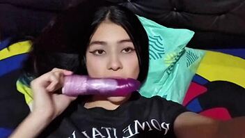 Latina de grandes tetas pillada con el novio de su hermanastra en video llamada casero real