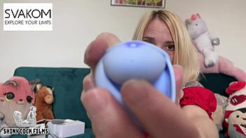 Stepmom Jane Cane reviews new sex toy with big tits masturbation