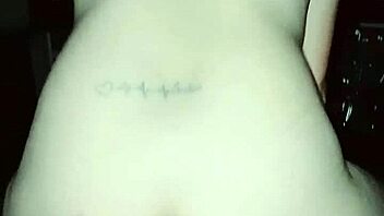 Preñandome el vecino dandole sentadillas sensuales exquisitas corridas dentro