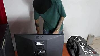 A man enters my house and we fuck really good - Jhondick10