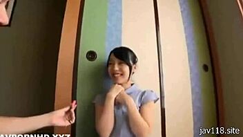 Jeg ser den asiatiske japanske milf i hardcore JAV-sex