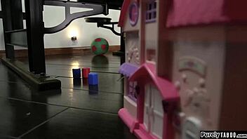 Hey, 19yo brunette babysitter seduces her boss with blowjob