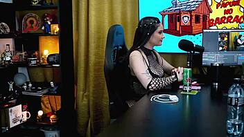 Victoria says, 'Show my body, lick me!'