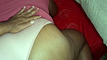 eating that tight pussy of the evangelical wife with a tampon in place