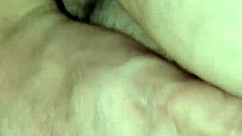 Rubbing cum into her cervix trying to get pregnant 😍