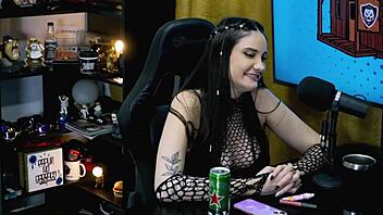 Victoria says, 'Show my body, lick me!'