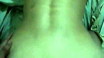 Muchachos de 18 años cojen en cuatro