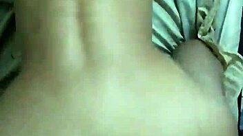 Muchachos de 18 años cojen en cuatro