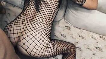 Milf wife tries with husband's friend