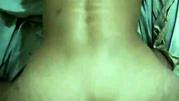 Muchachos de 18 años cojen en cuatro