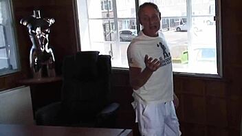 Wild MILF pushes cum from her ass after threeway anal 😈