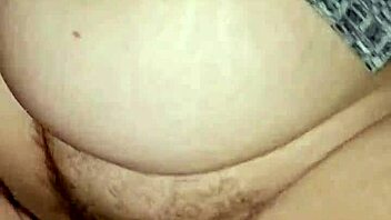 Rubbing cum into her cervix trying to get pregnant 😍