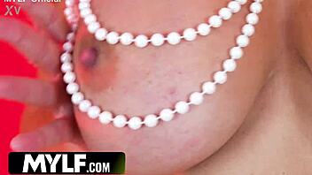 London River: MYLF Star with Fat Ass for Public Fucking?