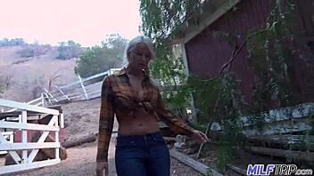 milf rides cock after massage 😘