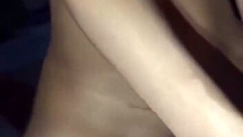 bokep indonesia ibu tiri seksi dan remaja di ranjang