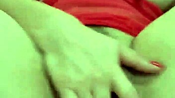 Masturbandose En Solitario Hasta Llegar Al Orgasm?