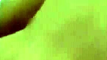 Watch this woman masturbate passionately