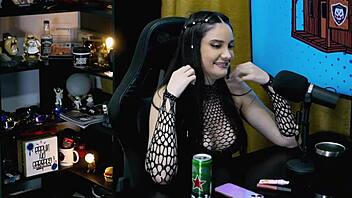 Victoria says, 'Show my body, lick me!'