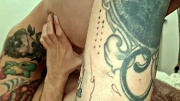 Gadis Kurus Dientot Keras dan Creampie Basah