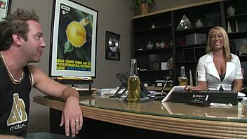 fucking blonde milf melanie monroe with big cock 😍