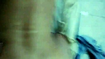 Muchachos de 18 años cojen en cuatro