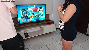 dona de casa seduz técnico enquanto marido está fora 😏🍆