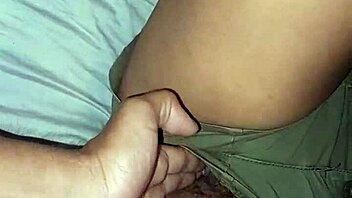 Mi Padrastro Irrumpe En Mi Habitacion Me Pilla Sin Calzon!