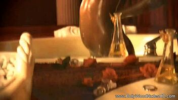 Indian milf bathing nude in the tub 😍