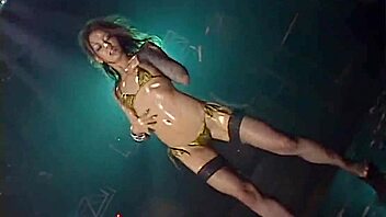 Disfruta los movimientos gráciles en esta rutina de baile japonés tradicional