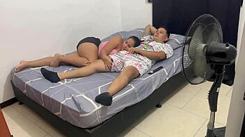 cuñada saca leche en tetas