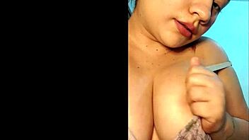 Rica gordibuena shows her beautiful body.