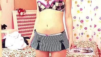 ペティート18+日本人義妹オナニー捕まった？ フェラで誘惑するよ