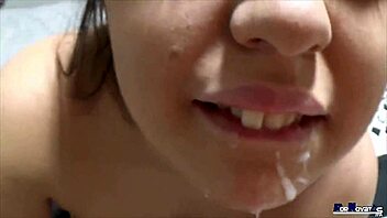 Den unge 18+ spanske 19-åringen Diana Rius har en fantastisk opplevelse på soverommet på college.