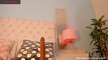 sexy ebony babe rides and squirts on cam