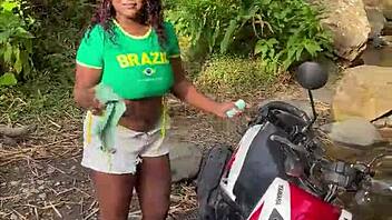 Helping Stranger Leads To Outdoor Sex In Forest With Brazilian Ebony Almost Caught