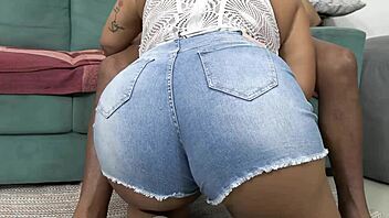 Latina With Big Ass In Shorts Gets Blowjob