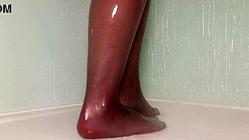 Look at these wet nylon feet teasing in the shower!