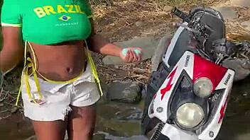 Helping Stranger Leads To Outdoor Sex In Forest With Brazilian Ebony Almost Caught