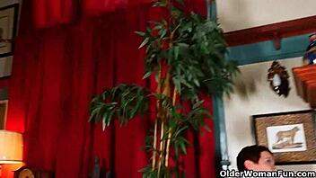 Nyloned Business Women Kali And Dalny Need Release