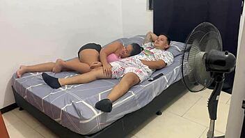 cuñada saca leche en tetas