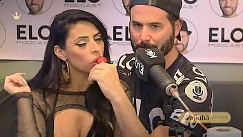 Rainha Hotwife Num Podcast Fazendo Um Boquete Babado Pro Apresentador!
