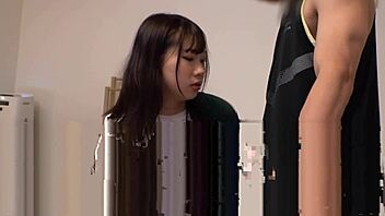 あどけないのにエッチなことに興味津々なバスケ部女子マネージャー！思わず吸い付きたくなるぷっくり乳首のロケットおっぱい！困り眉で見つめられながらのフェラは暴発必至！合宿中に禁断の中出しイチャラブハメ撮りセックス！