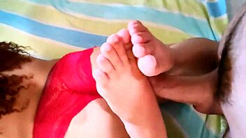 A perfect footjob from this big ass latina