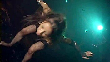 Enjoy the graceful movements in this traditional Japanese dance routine