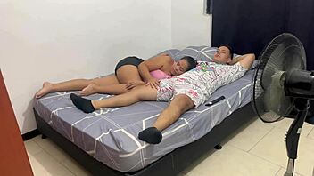 cuñada saca leche en tetas