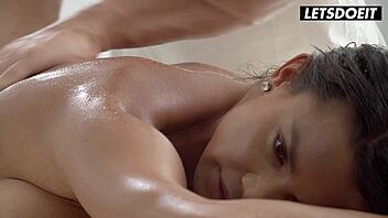 Thicc pawg chloe lamour turns that massage into some hot fucking with big cock