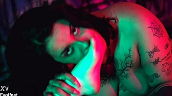 threesome feet addict acidalia mad maxxx & rotten venus