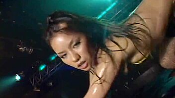 Enjoy the graceful movements in this traditional Japanese dance routine