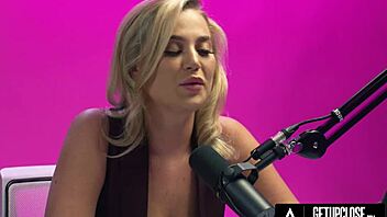 Up close how wemon orgasm with Blake Blossom